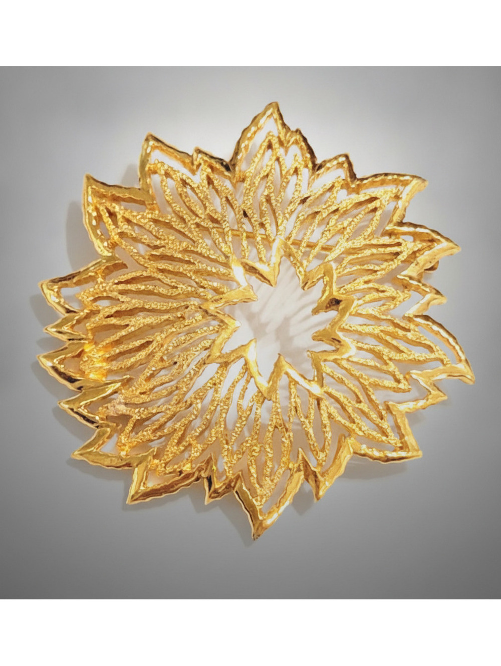 Vintage Crown Trifari Textured Gold-tone Large Flower Brooch Pin fb1-65